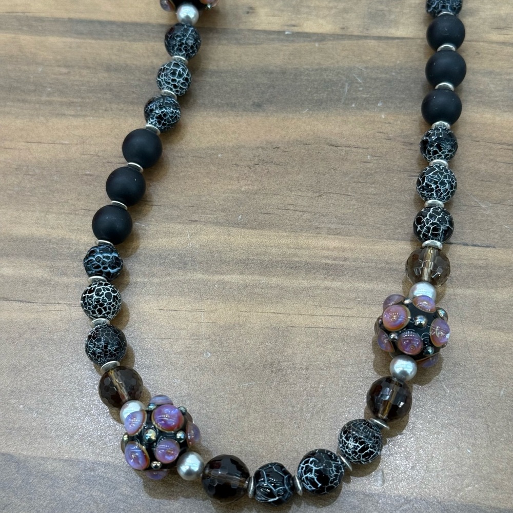 Black and Purple Beaded Necklace - Picture 2 of 3